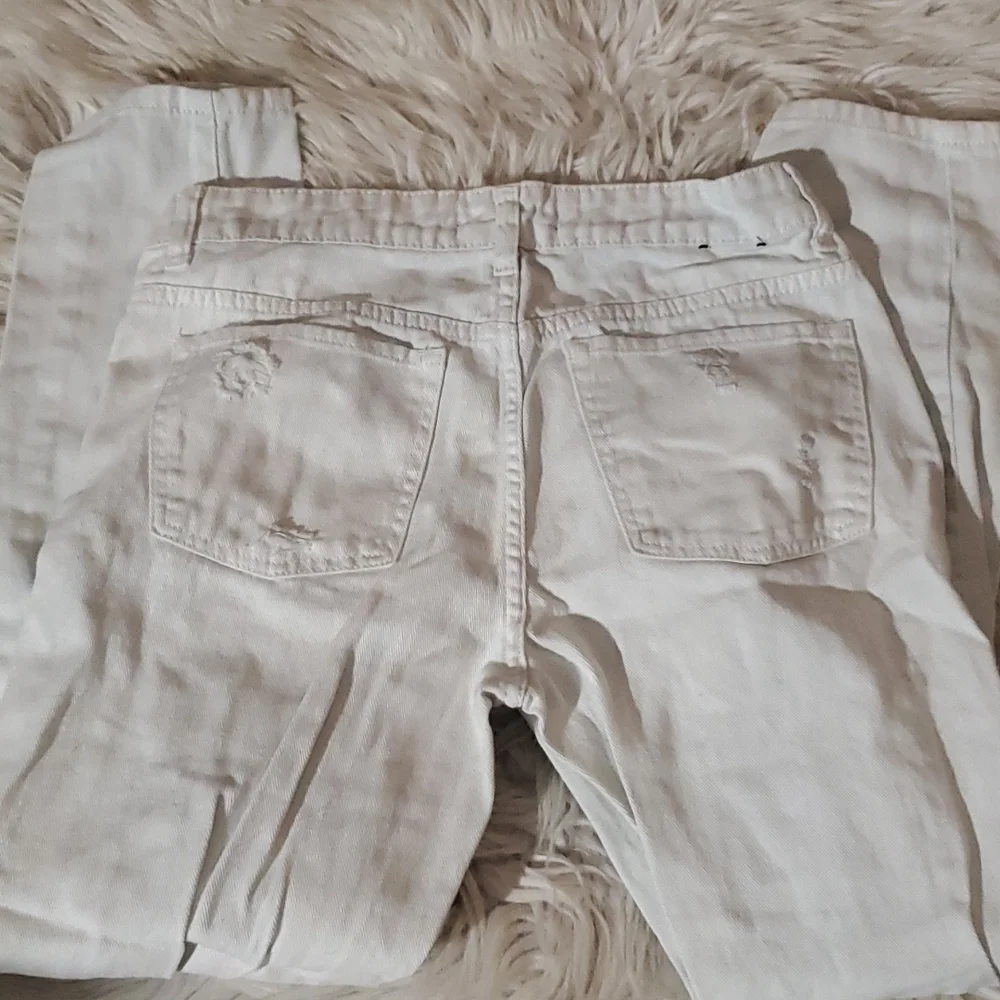 Light Wash Ripped Boyfriend Jeans Low Rise Size 7 Never Worn